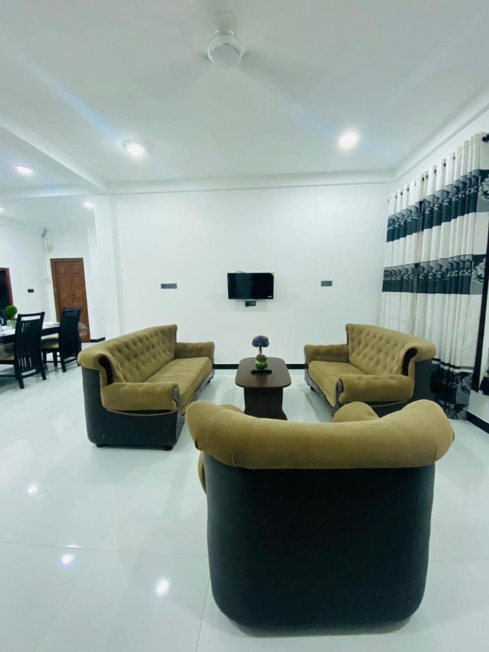 Lalitha Holiday Inn Джафна Экстерьер фото