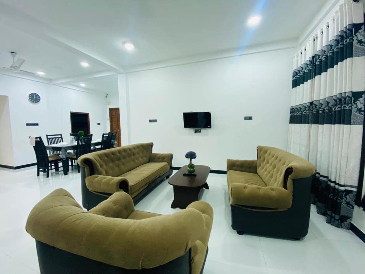 Lalitha Holiday Inn Джафна Экстерьер фото
