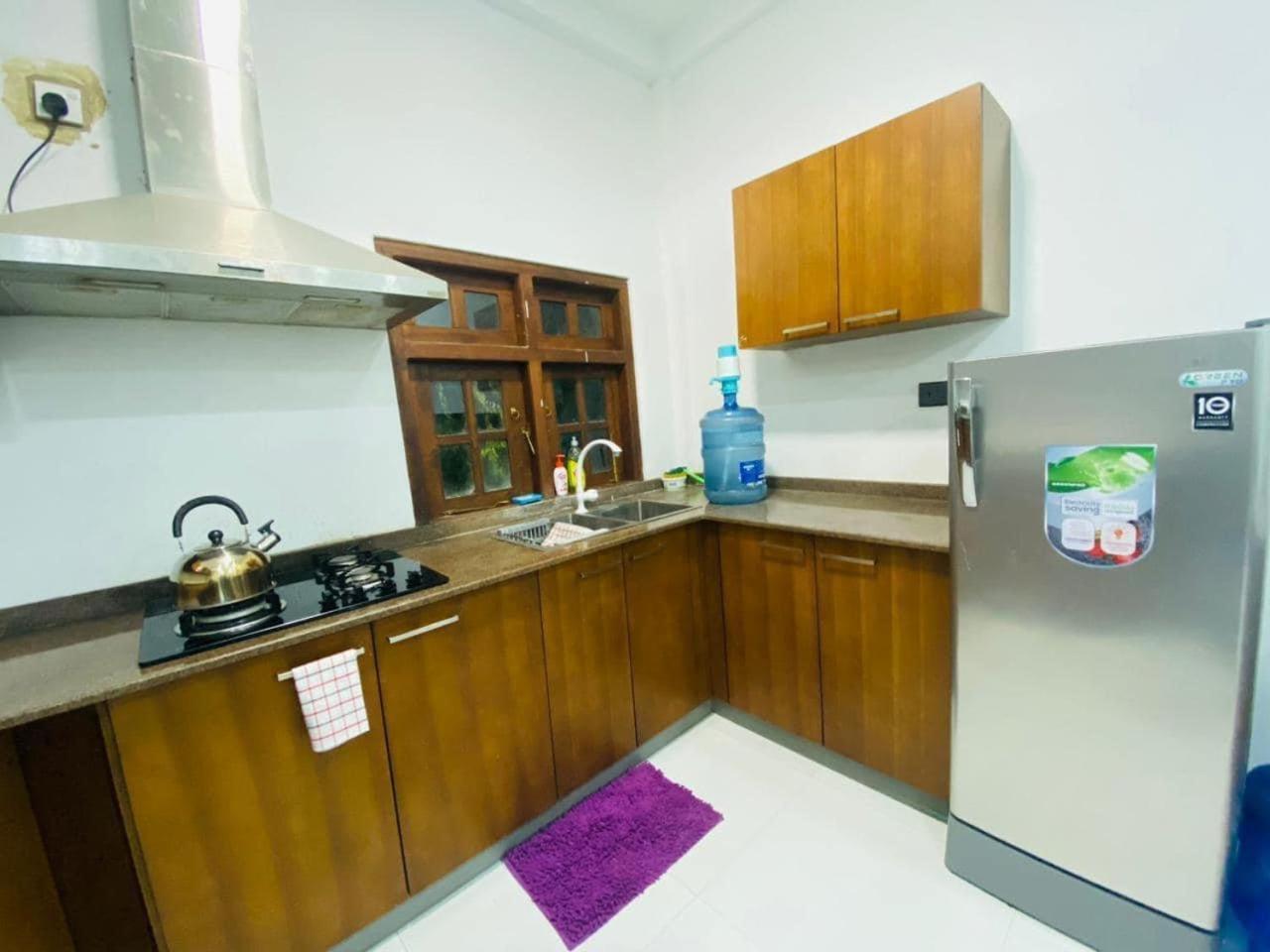 Lalitha Holiday Inn Джафна Экстерьер фото